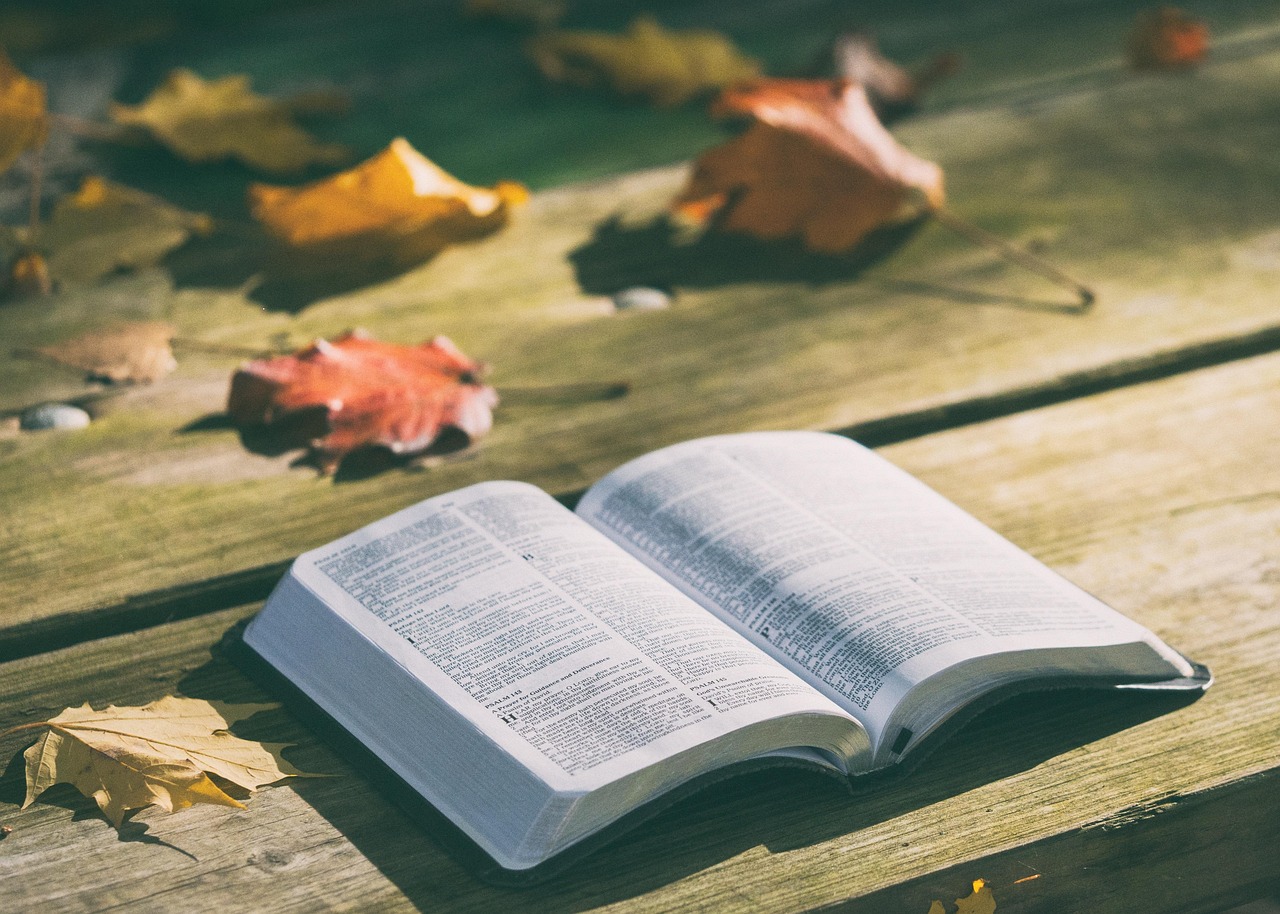 10 Bible Verses Every Worship Leader Should Pray With Before Getting on Stage